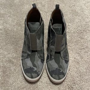 L. Paulo hidden wedge shoes